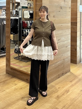 「GLOBAL WORK（グローバルワーク）のウツクシルエットDRYイージーパンツ/636550（その他パンツ、ブラック系）」を使った、mariさん（レディース・159cm）の春コーディネート