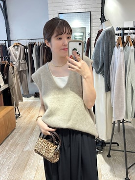 「アイテム（ベスト、レッド系）」を使った、mariさん（レディース・159cm）の秋コーディネート