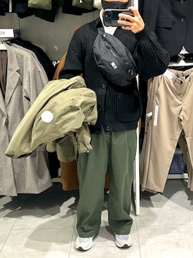 「FREAK'S STORE（フリークスストア）のWEB限定 タックワイドストレートシルエット ワークパンツ/TCツイル/デニム/チノパンツ（チノパンツ、グリーン系）」を使った、おたけさん（メンズ・173cm）の冬コーディネート