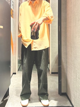 「FREAK'S STORE（フリークスストア）のWEB限定 タックワイドストレートシルエット ワークパンツ/TCツイル/デニム/チノパンツ（チノパンツ、グリーン系）」を使った、おたけさん（メンズ・173cm）の春コーディネート