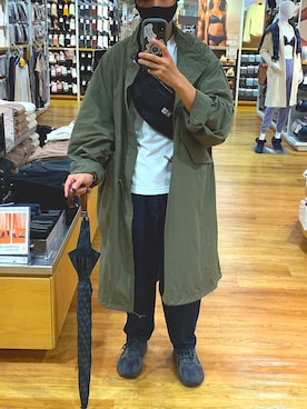 「GU（ジーユー）のデニムバルーンパンツ（デニムパンツ、ブルー系）」を使った、おたけさん（メンズ・173cm）の秋コーディネート