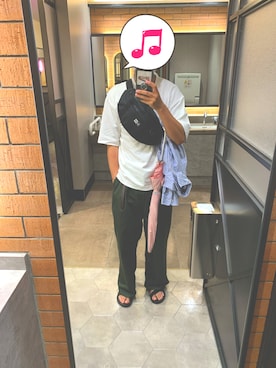 「FREAK'S STORE（フリークスストア）のWEB限定 タックワイドストレートシルエット ワークパンツ/TCツイル/デニム/チノパンツ（チノパンツ、グリーン系）」を使った、おたけさん（メンズ・173cm）の夏コーディネート