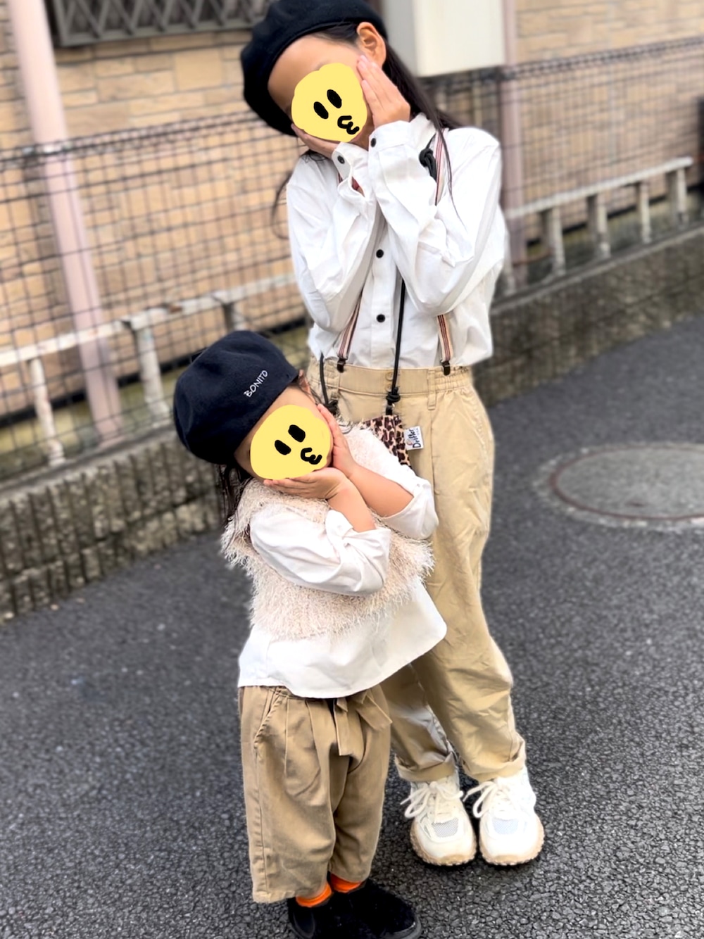 「ベスト、ビスチェ、モヘアニット、秋コーデ、姉妹コーデ、おでかけコーデ、チノパン、ぶりっこ」｜「F.O.KIDSのタイ付きシャツ（シャツ/ブラウス、ホワイト系）」を使った、1683さん（キッズ・100cm）の秋コーディネートの1枚目の写真