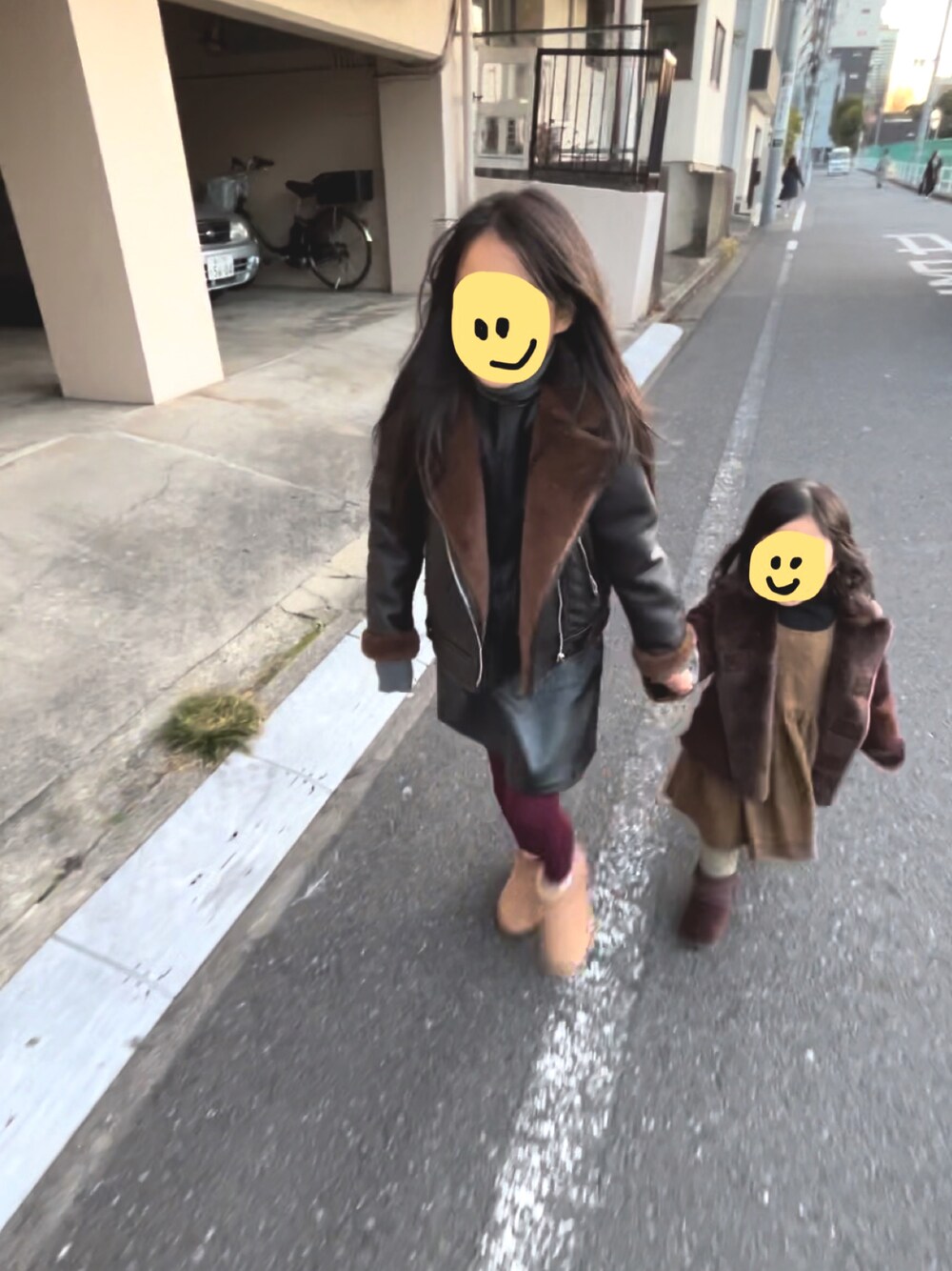 「チョコ色に染まれ、キッズファッション、姉妹コーデ、あったかコーデ、もこもこ、ムートンブーツ」｜「ZARAのアイテム（ジャケット/アウター、ブラウン系）」を使った、1683さん（キッズ・120cm）の冬コーディネートの1枚目の写真
