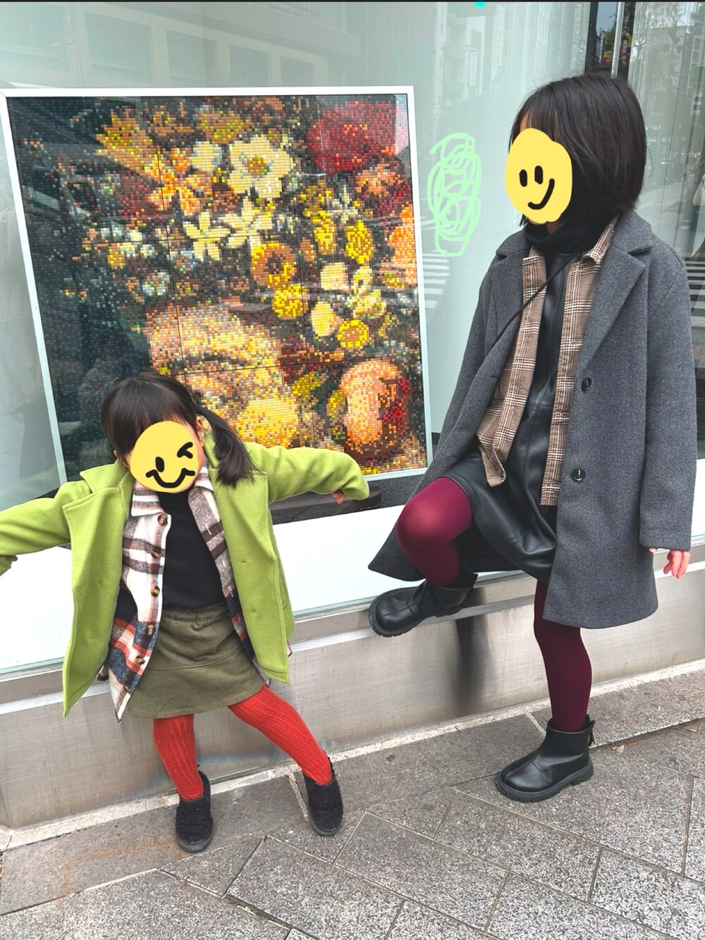 「真冬のあったかスタイル、チェック、コート、アウター、ブーツ、カラータイツ、姉妹コーデ、リンクコーデ、さむい、寒い」｜「ZARAのアイテム（チェスターコート、グレー系）」を使った、1683さん（キッズ・100cm）の冬コーディネートの1枚目の写真