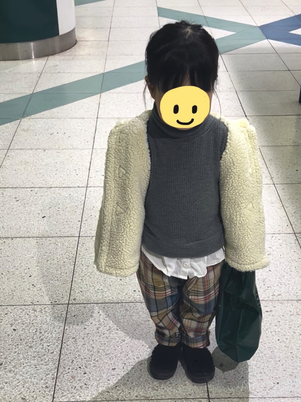 「休日スタイル、もこもこ、チェック、今日のコーデ」｜「BREEZEのアイテム（パンツ、その他）」を使った、1683さん（キッズ・80cm）の冬コーディネートの1枚目の写真