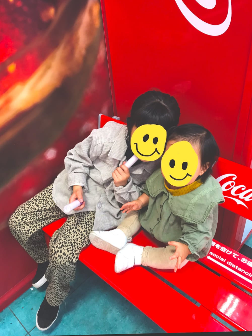 「ヒラキのアイテム（シャツ/ブラウス、グレー系）」を使った、1683さん（キッズ・110cm）の春コーディネートの1枚目の写真