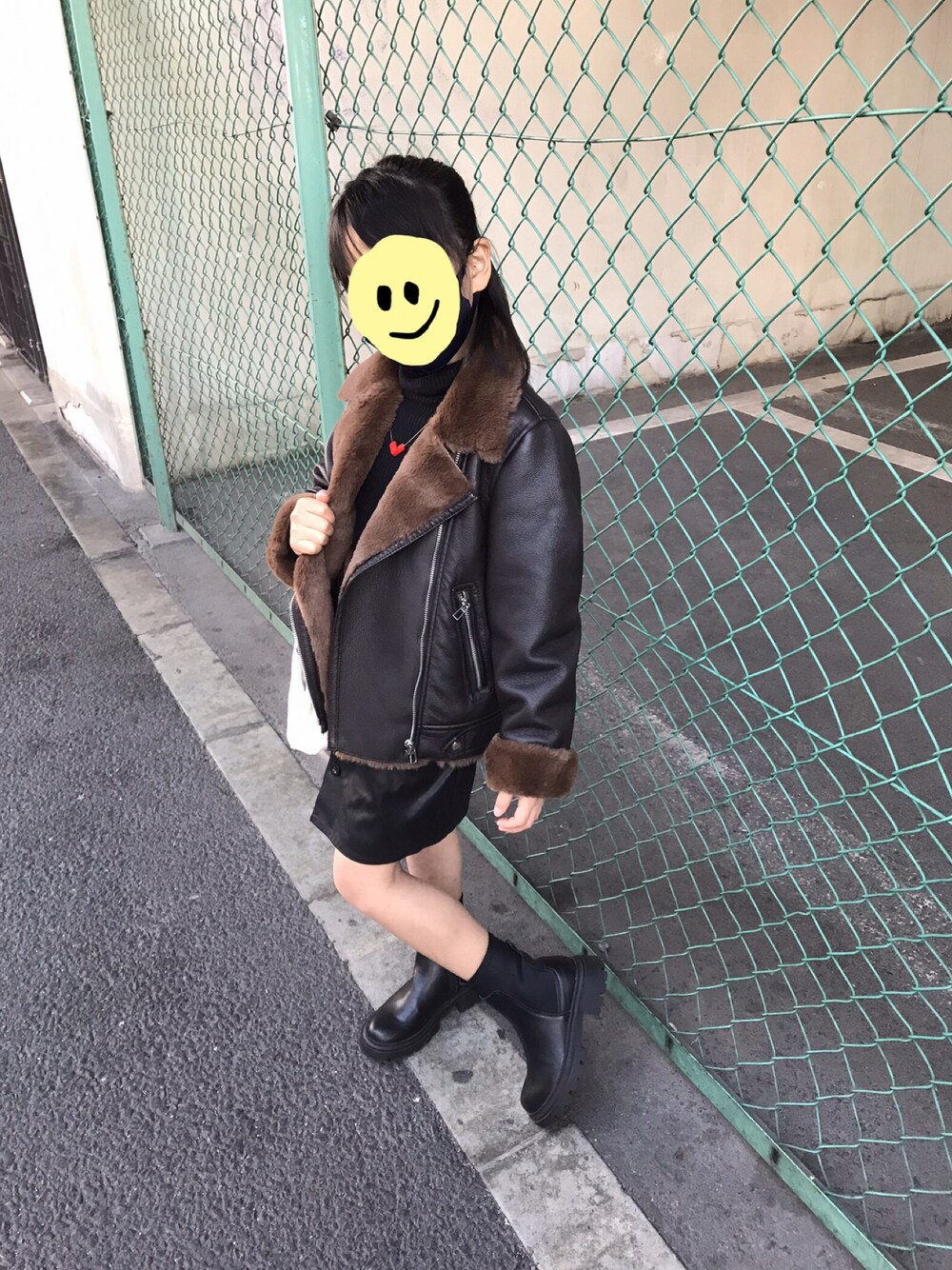 「ブーツ、ライダース、秋冬コーデ、小学生」｜「ZARAのアイテム（ライダースジャケット、ブラウン系）」を使った、1683さん（キッズ・120cm）の冬コーディネートの1枚目の写真