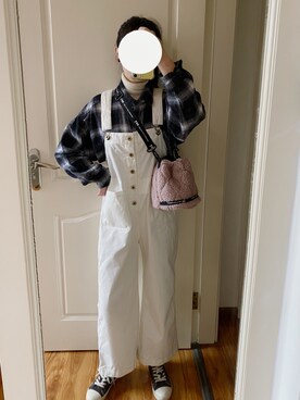 「UNIVERSAL OVERALL（ユニバーサルオーバーオール）のアイテム（サロペット/オーバーオール）」を使った、yiigogoさん（レディース・161cm）の冬コーディネート