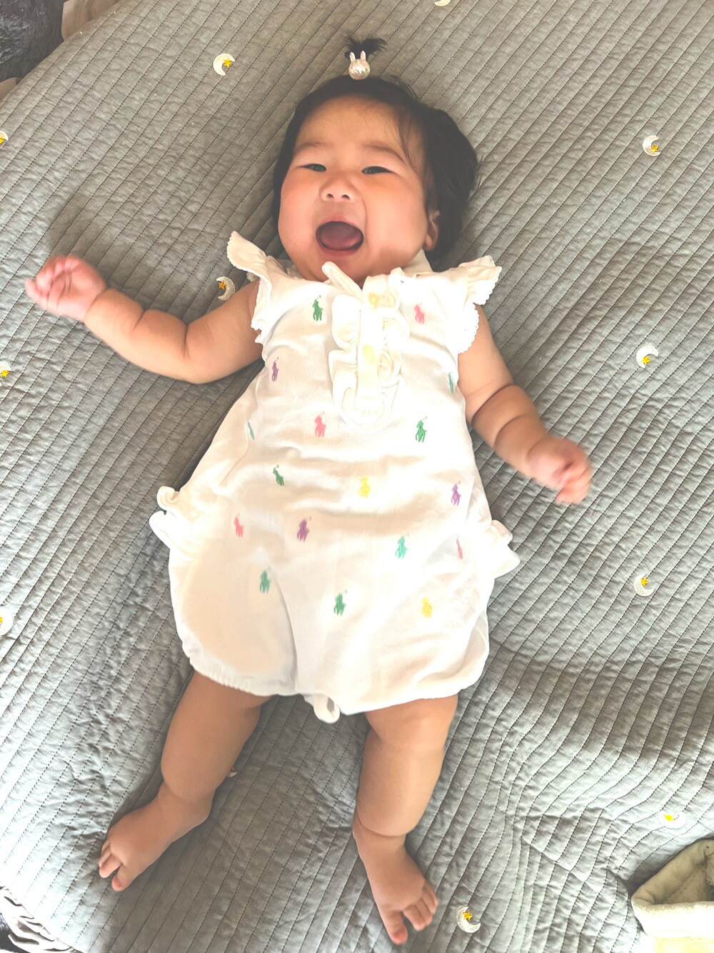 「おでかけコーデ、フリルかわいい、ママもオソロのTシャツあるよ」｜「POLO RALPH LAURENのアイテム（オールインワン・サロペット、ホワイト系）」を使った、れいたん🐥さん（キッズ・60cm）の夏コーディネートの1枚目の写真