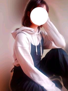 「earth music&ecology（アースミュージックアンドエコロジー）のアイテム（サロペット/オーバーオール、ブラック系）」を使った、HaRuさん（レディース・157cm）の冬コーディネート