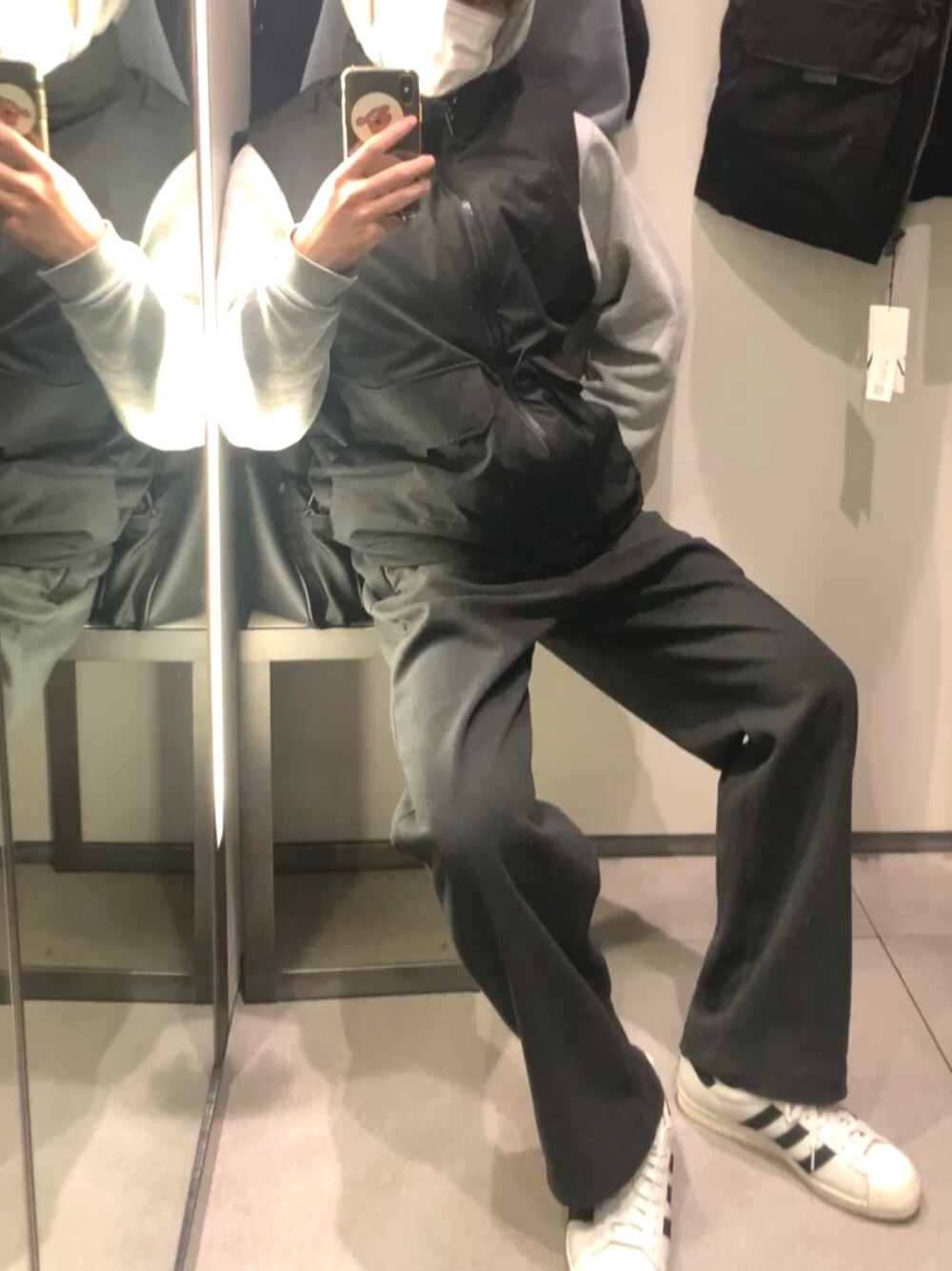 「ootd、ストリートコーデ、スニーカーコーデ、ZARA、adidas、パーカー、カジュアル、韓国ファッション、大学生、ストリート」｜「adidasのスーパースター リコン [Superstar Recon] アディダスオリジナルス（スニーカー、ホワイト系）」を使った、とくんさん（メンズ・171cm）の冬コーディネートの1枚目の写真