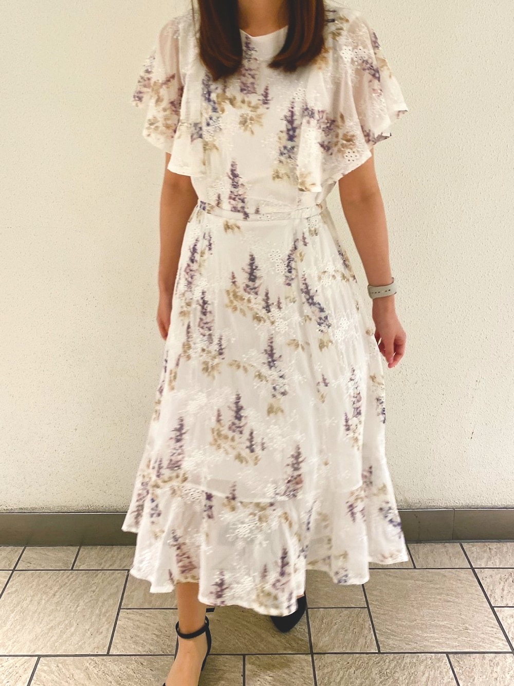 「休日スタイル、ゆったりコーデ、花柄、toccocloset、tocco」｜「tocco closetのフラワーエンブロイダリー×フラワープリントワンピース（ワンピース、ホワイト系）」を使った、tocco closet_JoinusYokohamaさん（レディース・157cm）の春コーディネートの1枚目の写真