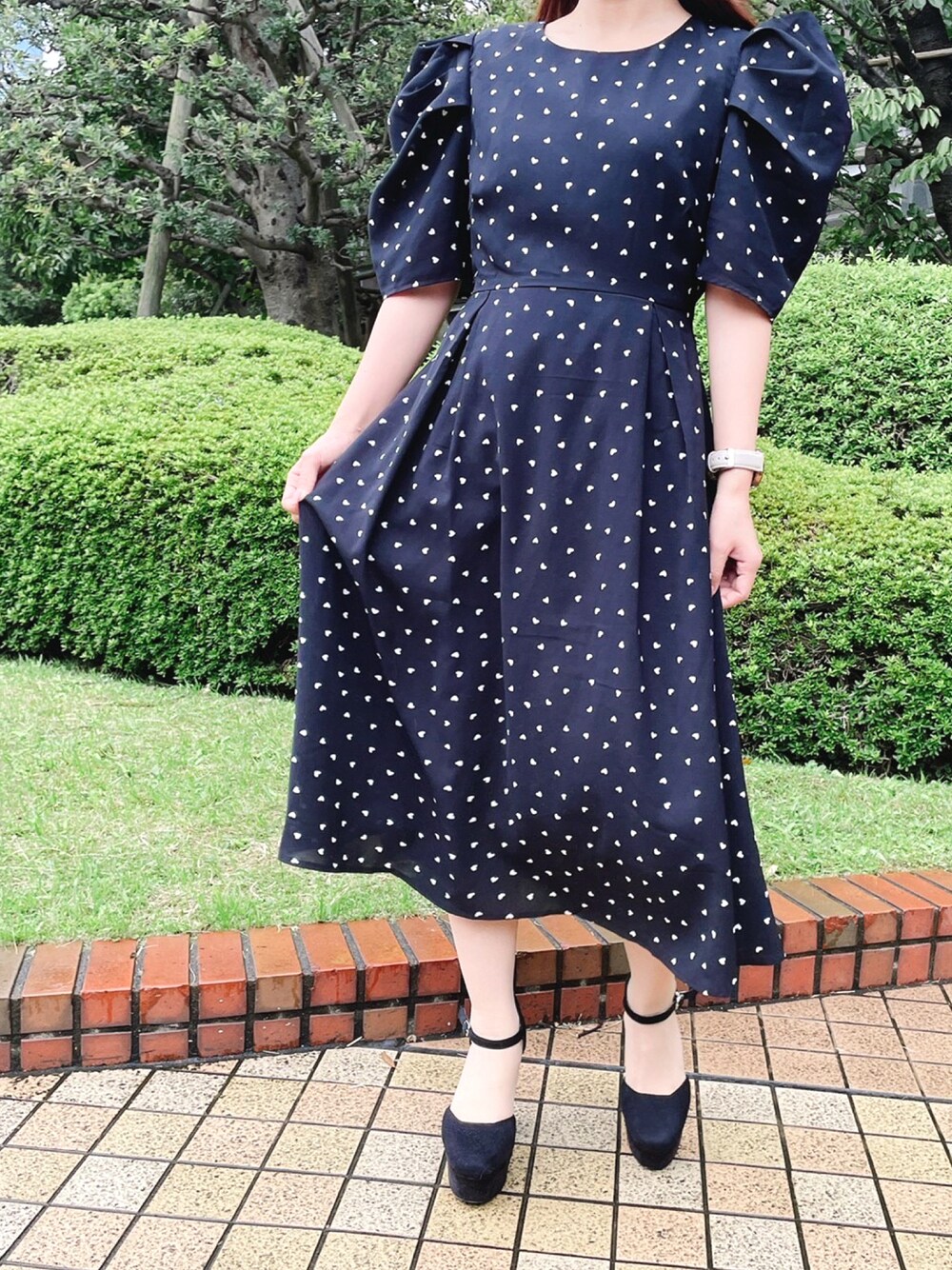「toccocloset、tocco、秋のコーデ、モノトーン、ワンピース、パワショル、ハート、ブラック」｜「tocco closetのウエストリボン付きパワーショルダーハートドットワンピース（ワンピース、ブラック系）」を使った、tocco closet_JoinusYokohamaさん（レディース・148cm）の秋コーディネートの1枚目の写真