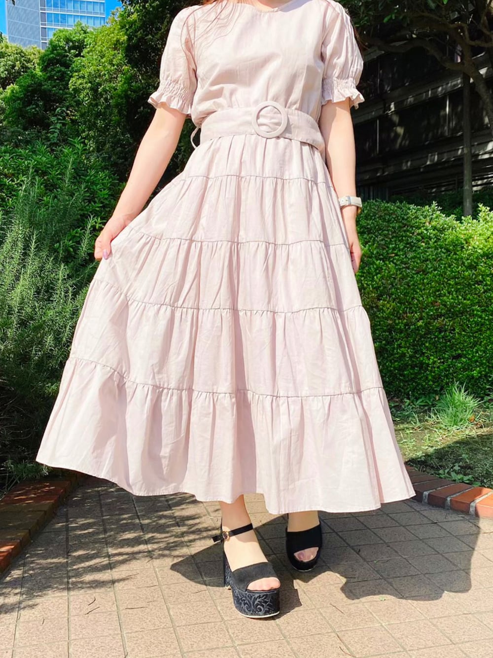「プチプラ、夏コーデ、秋のコーデ、低身長、ガーリー、toccocloset、tocco、スタッフコーデ、ティアードワンピース」｜「tocco closetのくるみバックルベルト付きパフスリーブティアードコットンワンピース（ワンピース、ピンク系）」を使った、tocco closet_JoinusYokohamaさん（レディース・148cm）の夏コーディネートの1枚目の写真
