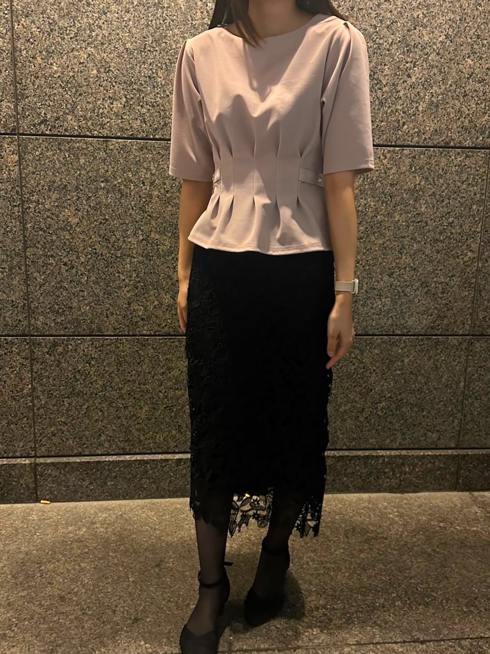 「きれいめコーディネート、オフィスカジュアル、初夏コーデ、ぺプラムトップス、スタッフコーデ、toccocloset、tocco」｜「tocco closetのサイドベルト風モチーフ付きウエストタックカットジョーゼットプルオーバー（Tシャツ/カットソー、ピンク系）」を使った、tocco closet_JoinusYokohamaさん（レディース・157cm）の春コーディネートの1枚目の写真