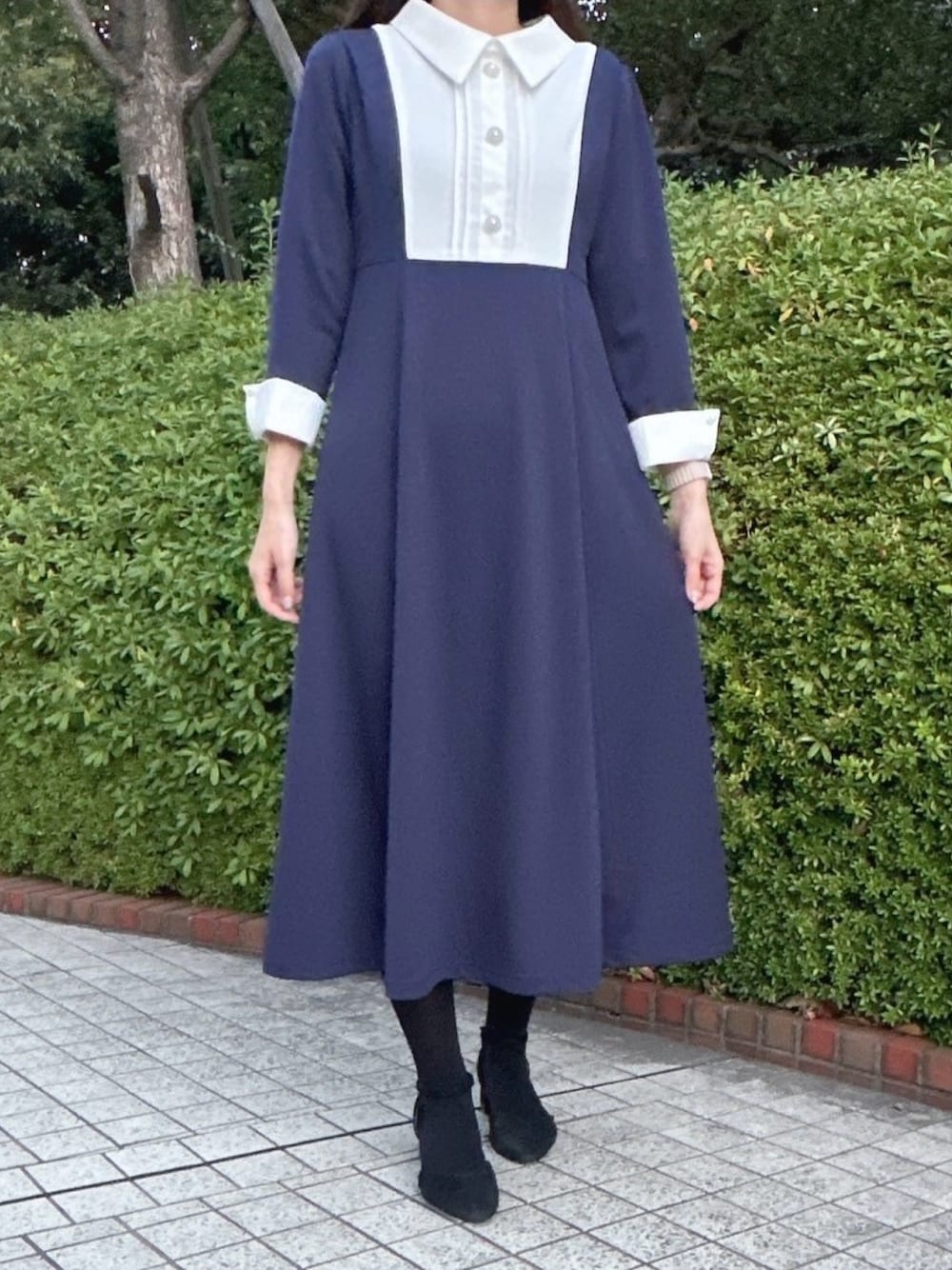 「toccocloset、トッコクローゼット、秋冬コーデ、ワンピース、大人ガーリー、クリスマスコーデ、プチプラコーデ、デートコーデ」｜「tocco closetのパールビジュー飾り釦付きヨーク切り替え配色ワンピース（ワンピース、ブルー系）」を使った、tocco closet_JoinusYokohamaさん（レディース・157cm）の冬コーディネートの1枚目の写真