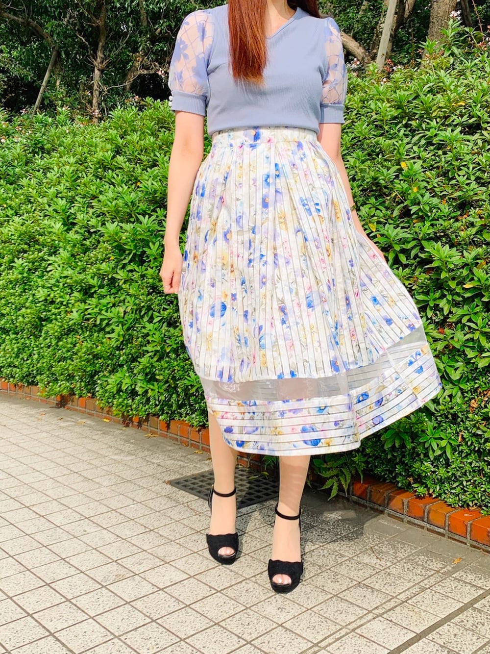 「ボリューム袖、大人かわいい、プチプラ、ゆるコーデ、ストライプ、toccocloset、tocco、スタッフコーデ」｜「tocco closetの袖口パール付きオーガンジーフラワースリーブ切り替えリブカットプルオーバー（Tシャツ/カットソー、ブルー系）」を使った、tocco closet_JoinusYokohamaさん（レディース・160cm）の秋コーディネートの1枚目の写真