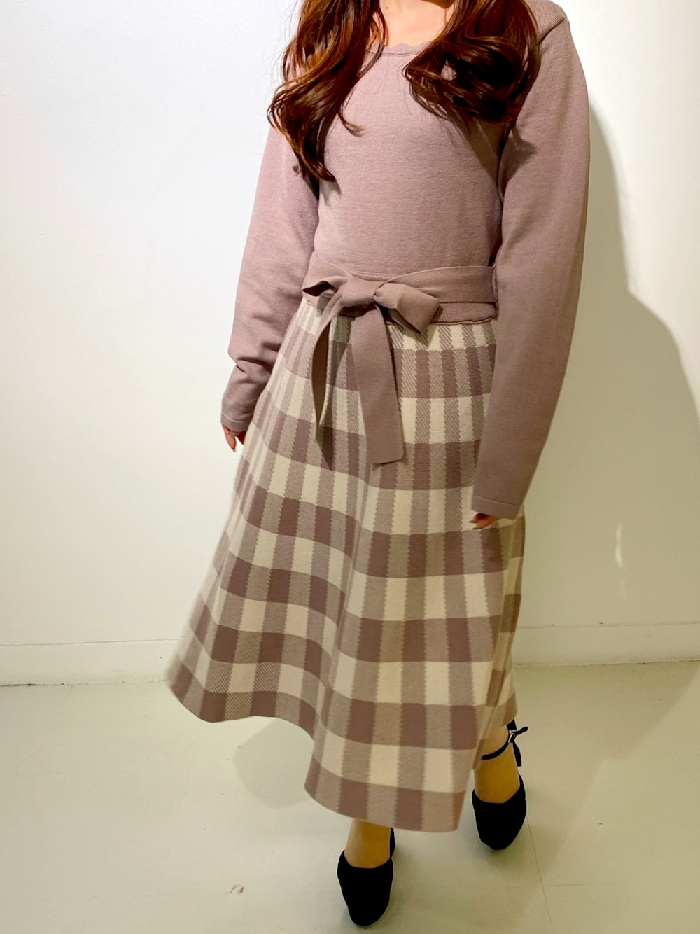 「秋のコーデ、２ＷＡＹ、あったかコーデ、低身長、ワンピーススタイル、冬、スタッフコーデ、toccocloset、tocco」｜「tocco closetのウエストりぼん付きスカラネック切替チェック柄ニットワンピース（ワンピース、ピンク系）」を使った、tocco closet_JoinusYokohamaさん（レディース・148cm）の秋コーディネートの1枚目の写真