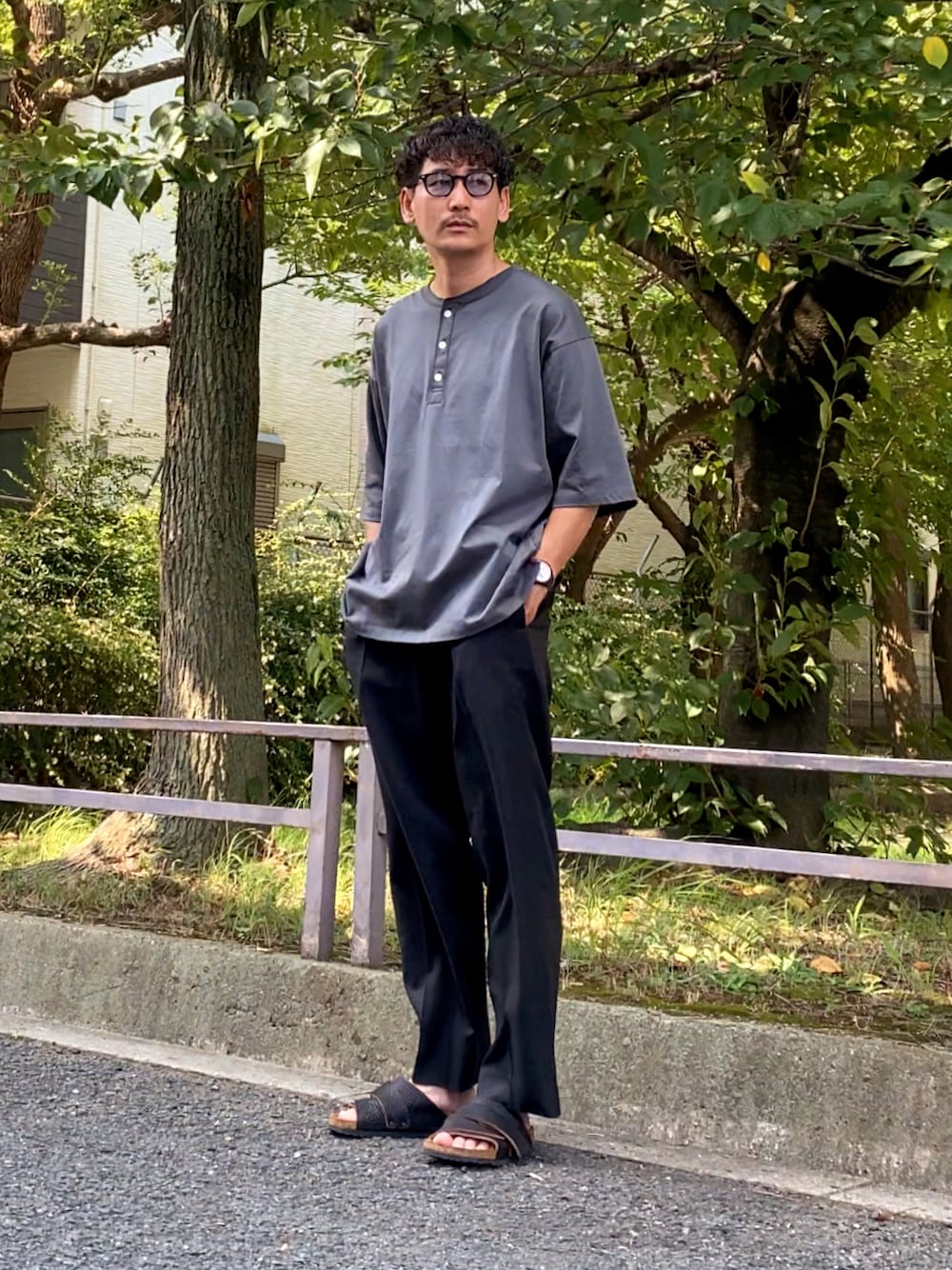 ヘンリーネックシャツ 半袖 リラックス ルーズフィット 夏コーデ BEAMS / シルケット ルーズフィット ヘンリーネック Tシャツを
