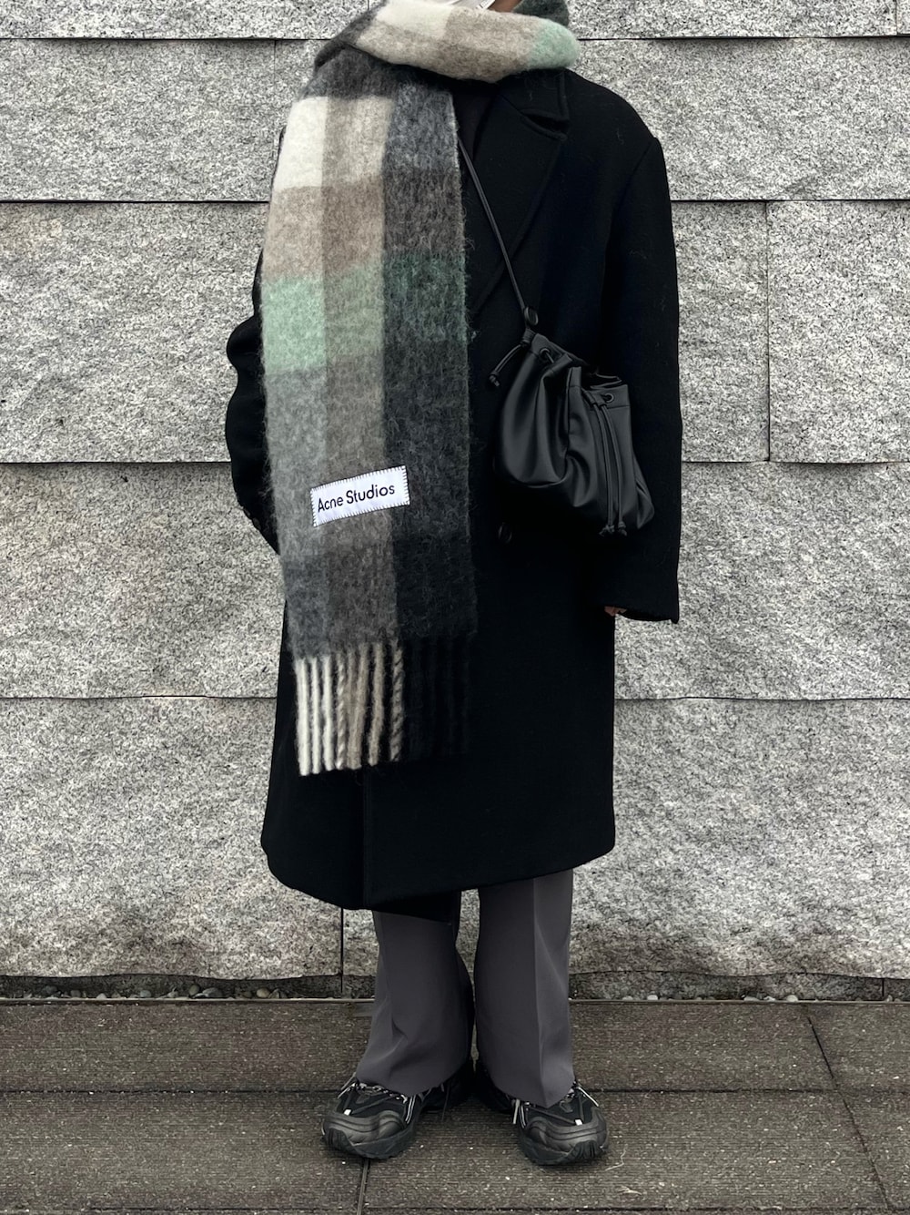 ANDERSSON BELLのチェスターコートを使った人気ファッション