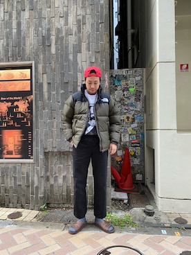 「サンダルに靴下」｜「アイテム（ダウンジャケット/コート）」を使った、tenkuluさん（メンズ・174cm）の秋コーディネート