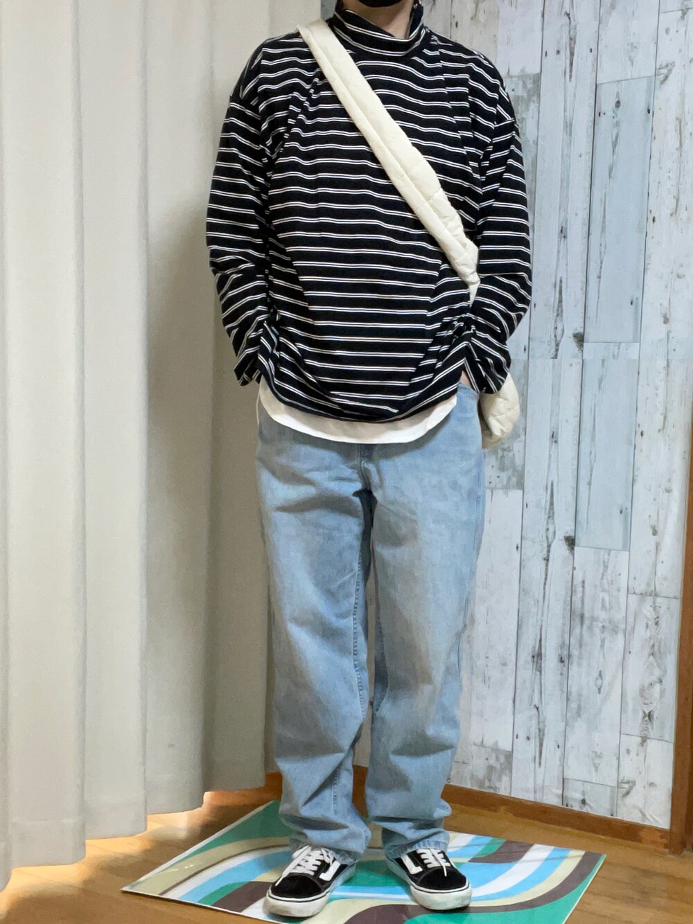 「ボーダー、UNIQLOデニム、カジュアルコーデ」｜「UNIQLOのアイテム（デニムパンツ、ブルー系）」を使った、tomoさん（レディース・162cm）の秋コーディネートの1枚目の写真