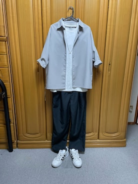 「アイテム（シャツ/ブラウス、シルバー系）」を使った、tomoさん（レディース・162cm）の春コーディネート