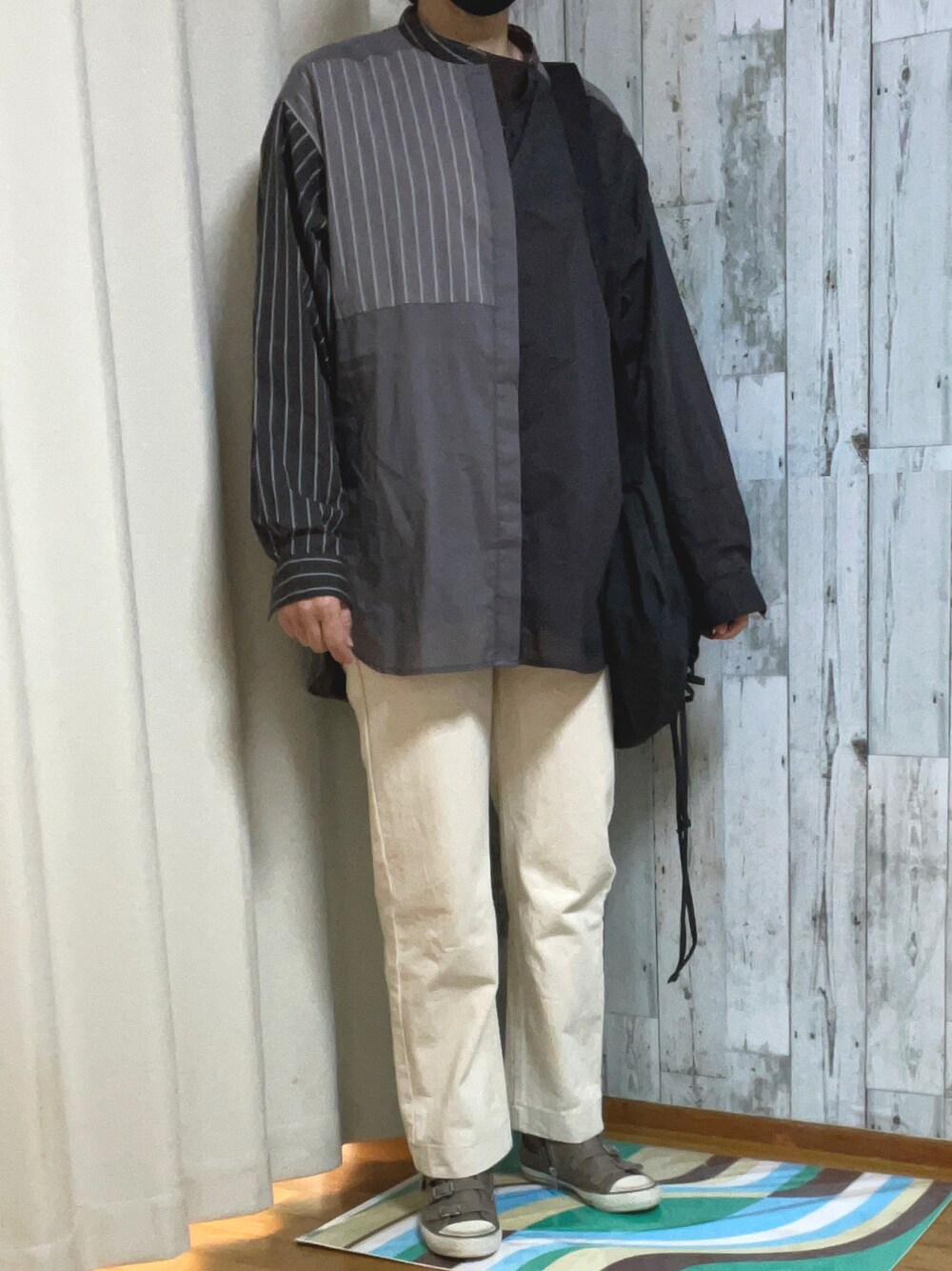 「オトナカジュアル、シャツスタイル、ホワイトパンツ」｜「select MOCAの人気アイテムが新しいデザインで登場◆ポケット付きコーデュロイテーパードパンツ（その他パンツ、ホワイト系）」を使った、tomoさん（レディース・162cm）の秋コーディネートの1枚目の写真