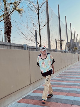 「plain-me（プレインミー）のアイテム（チノパンツ）」を使った、Rennieさん（メンズ・180cm）の春コーディネート