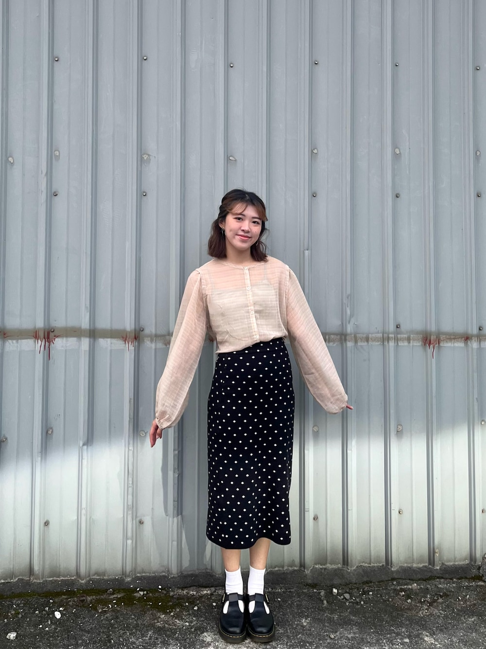 「Dr. MartensのDr.Martens R14852001 POLLEY BL（ドレスシューズ、ブラック系）」を使った、018さん（レディース・157cm）の春コーディネートの1枚目の写真