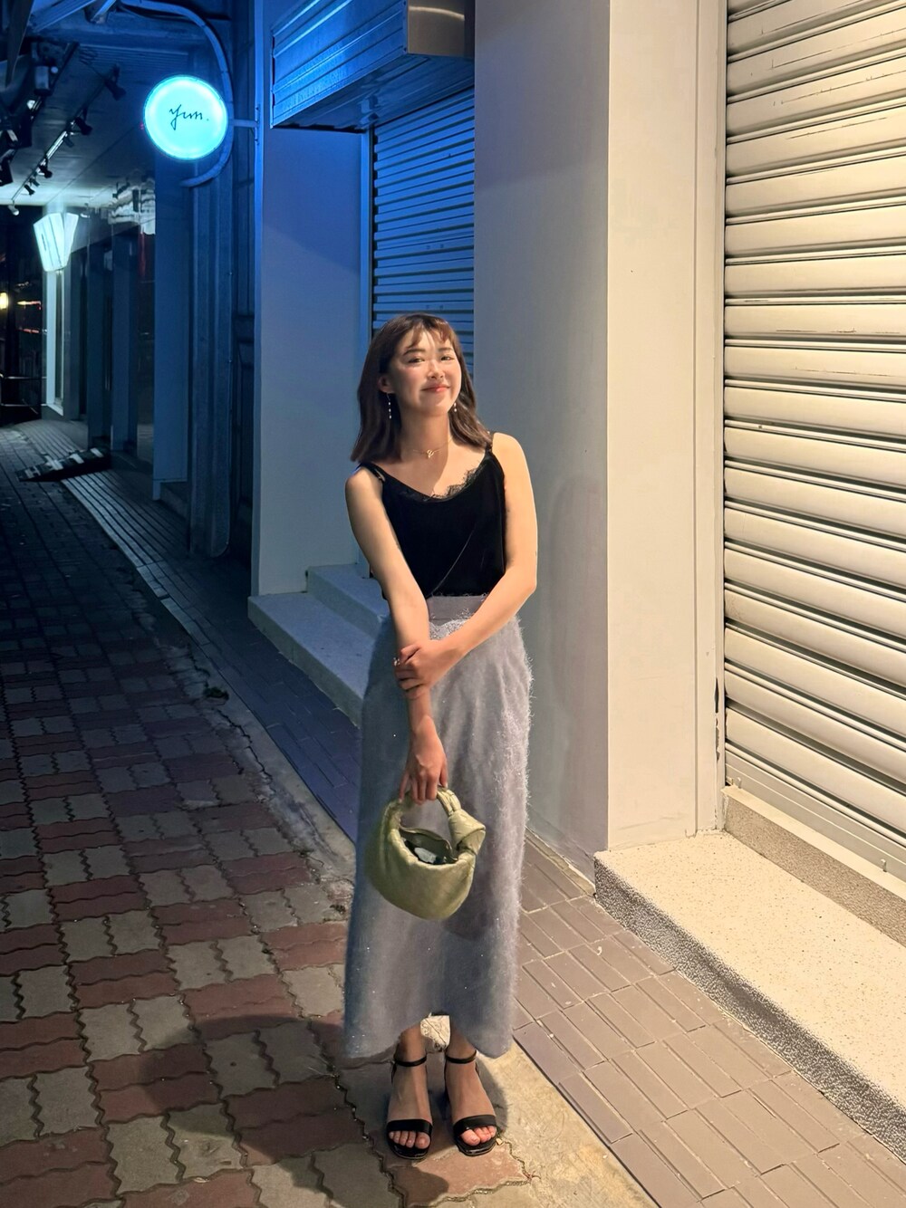 「BOTTEGA VENETAのBottega Veneta Small Butter Napa Shoulder Hobo Bag（バックパック/リュック、ブラック系）」を使った、018さん（レディース・157cm）の春コーディネートの1枚目の写真