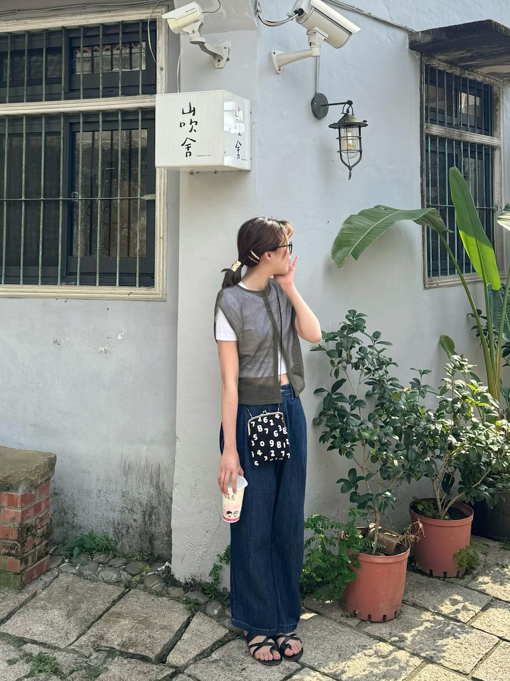 「SOU･SOUのアイテム（バッグ、ブラック系）」を使った、018さん（レディース・157cm）の春コーディネートの1枚目の写真