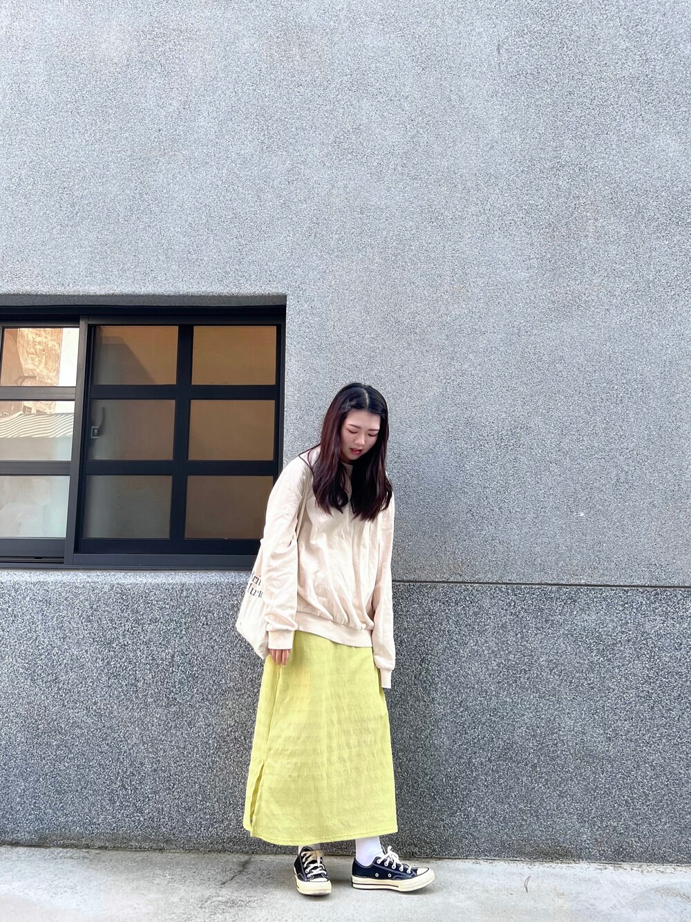 「VANSのアイテム（トップス、ベージュ系）」を使った、018さん（レディース・157cm）の冬コーディネートの1枚目の写真