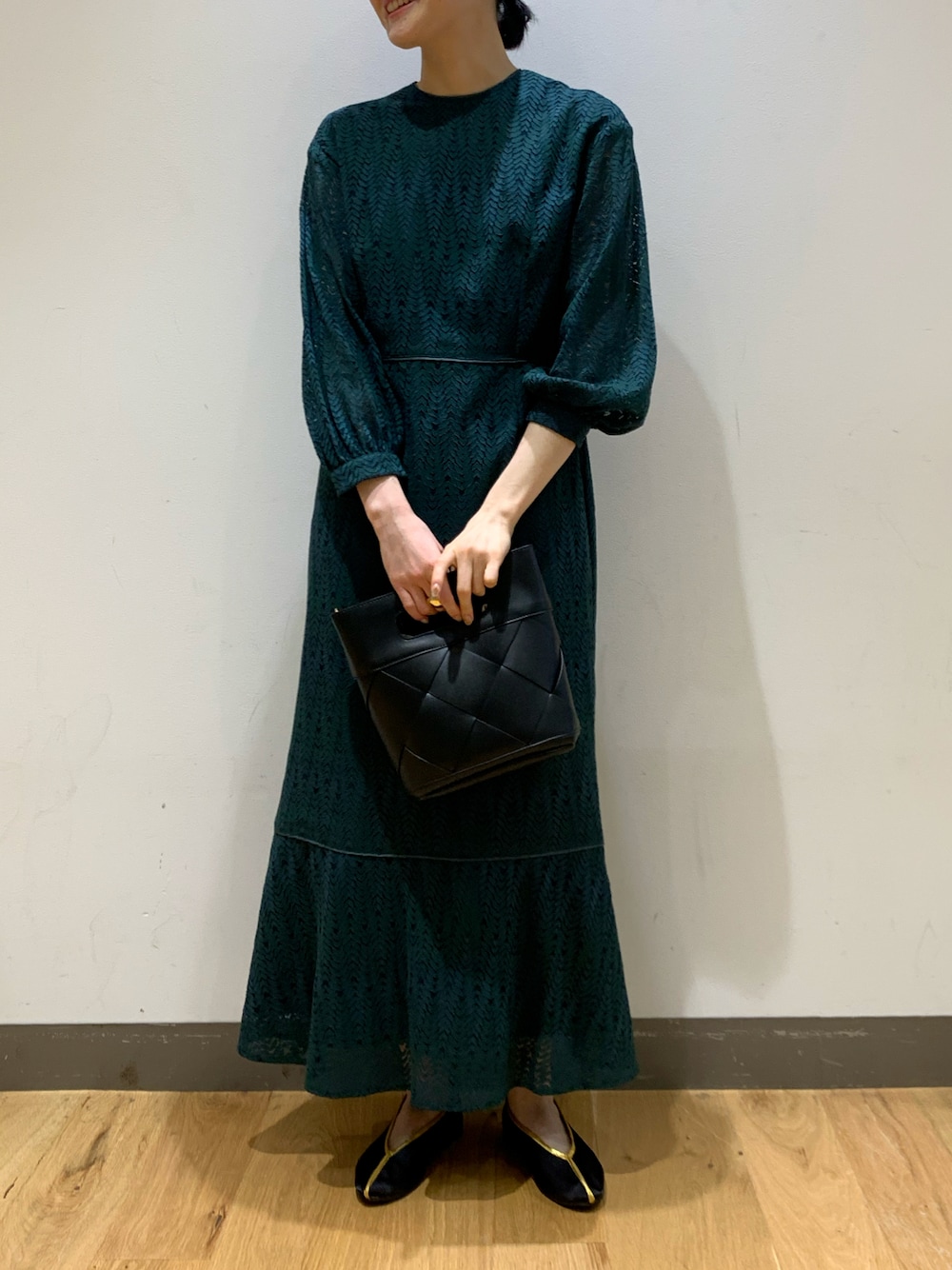 「ootd、きれいめカジュアル、キレイめ、休日コーデ、ドレス、ワンピース」｜「URBAN RESEARCHのリーフレースペプラムワンピース（ワンピース、グリーン系）」を使った、ミヤベさん（レディース・157cm）の夏コーディネートの1枚目の写真