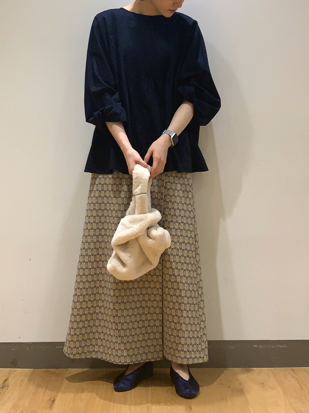 「大人カジュアル、シンプル、秋のコーデ、秋先取りコーデ、ootd、休日スタイル」｜「かぐれのコットンドルマンピンタックブラウス（シャツ/ブラウス、ブルー系）」を使った、ミヤベさん（レディース・157cm）の夏コーディネートの1枚目の写真