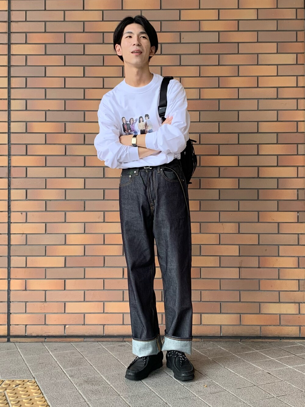 「休日スタイル、シンプル、秋のコーデ、オーバーサイズ、オトナカジュアル、ストリート、ootd、カジュアル、デニム、バンドT」｜「URBAN RESEARCHのURBAN RESEARCH iD　ROLLING STONES LONG-SLEEVE（Tシャツ/カットソー、ホワイト系）」を使った、Ryoさん（メンズ・172cm）の秋コーディネートの1枚目の写真