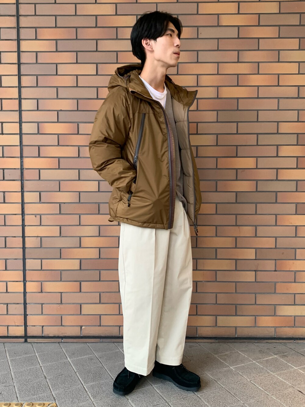 「秋コーデ、休日スタイル、休日コーデ、ビッグシルエット、きれいめカジュアル、シンプルスタイル、ワイドパンツ、ダウンジャケット、NANGA」｜「NANGAの【別注】MADE IN JAPAN NANGA×URiD　AURORA 3LAYER DOWN BZ（ダウンジャケット/コート、ベージュ系）」を使った、Ryoさん（メンズ・172cm）の秋コーディネートの1枚目の写真