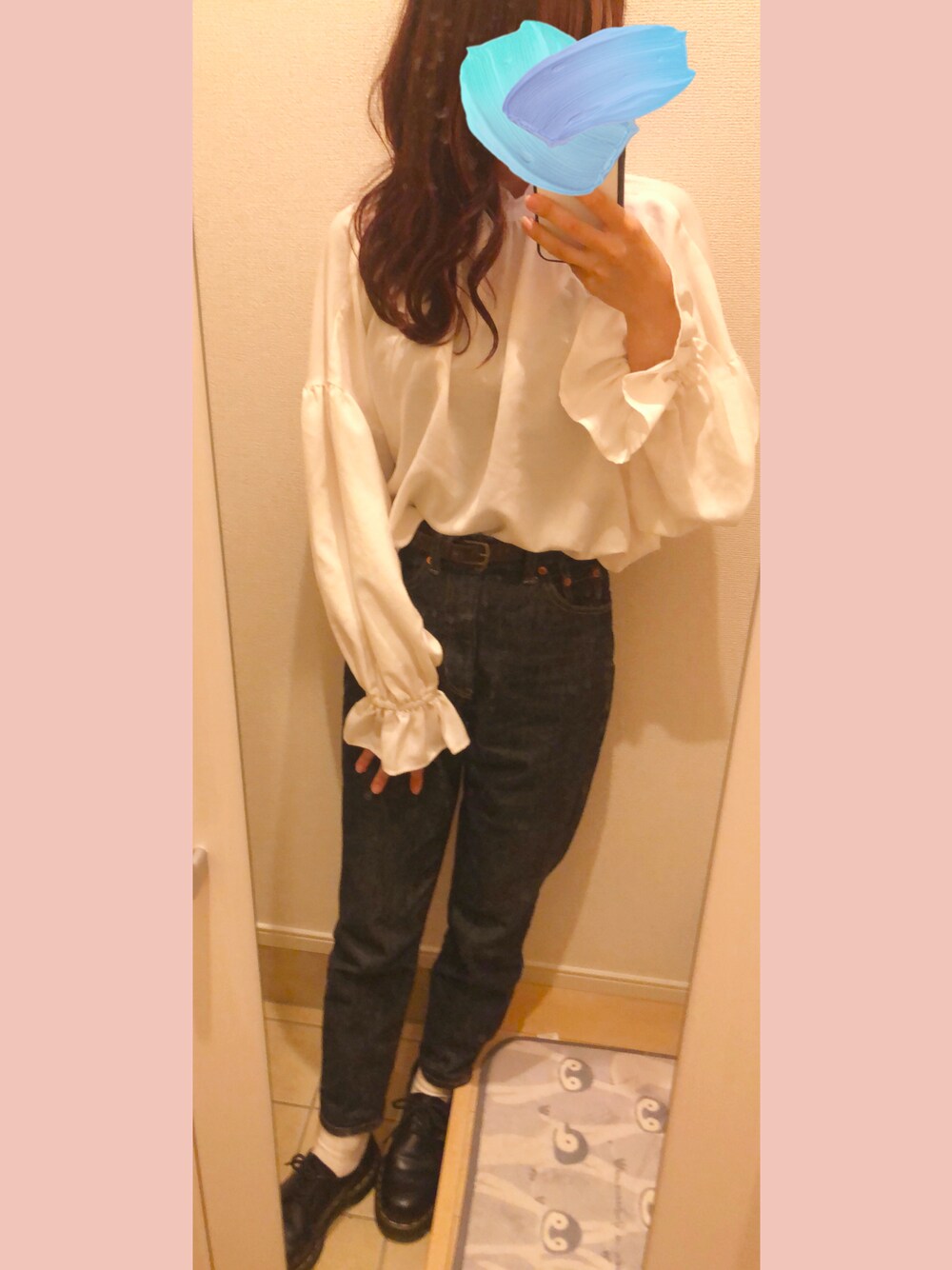 「秋のコーデ、きれいめカジュアル、休日スタイル、デニム、ドクターマーチン」｜「PAGEBOYのドレスジーンズ【AW】（デニムパンツ、ブルー系）」を使った、maple-chanさん（レディース・155cm）の秋コーディネートの1枚目の写真