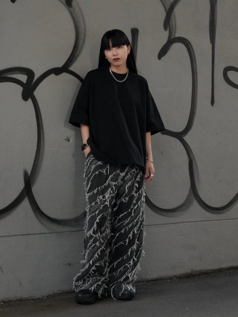 「CASPER JOHNの【COOL TOUCH FABRIC】Standard big T-shirts/スタンダードビッグTシャツ（Tシャツ/カットソー、ブラック系）」を使った、sayacasperjohnさん（レディース・160cm）の夏コーディネートの1枚目の写真