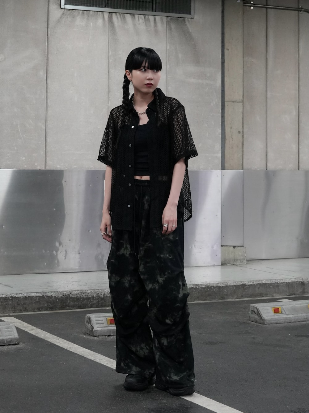 「CASPER JOHNのVarious loose shirts -lace- /バリアスルーズシャツ -レース-（シャツ/ブラウス、ブラック系）」を使った、sayacasperjohnさん（レディース・160cm）の春コーディネートの1枚目の写真