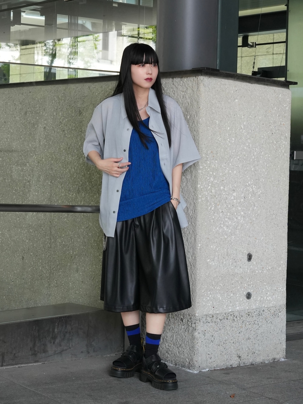 「CASPER JOHNのStriped crepe tank top/楊柳タンクトップ（タンクトップ、ブルー系）」を使った、sayacasperjohnさん（レディース・160cm）の夏コーディネートの1枚目の写真