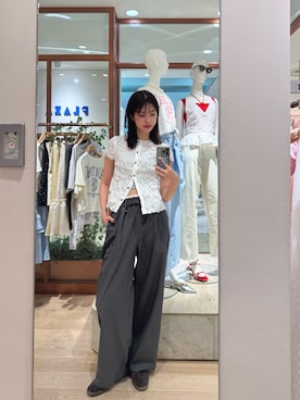 「mystic（ミスティック）の【涼しい素材にリニューアル】26SS Wベルトパンツ（スラックス）」を使った、滝彩乃さん（レディース・173cm）の春コーディネート
