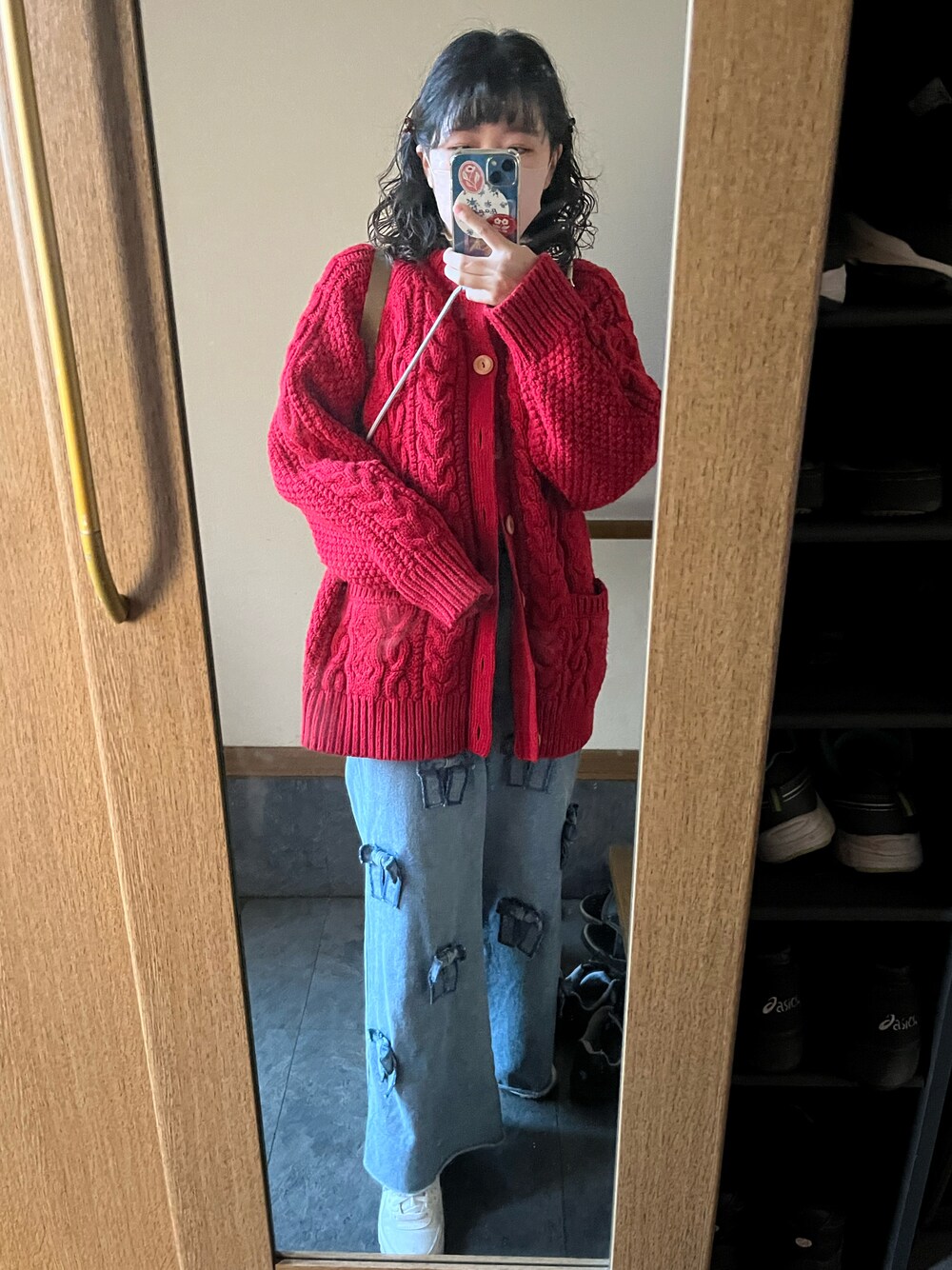 「秋服、秋冬コーデ、ゆったりコーデ、ootd、ニットコーデ、カラーコーデ、おしゃれさんと繋がりたい、古着、poppy、poppy tokyo、poppycode」｜「FREAK'S STOREのフィッシャーマンカーディガン（カーディガン/ボレロ、レッド系）」を使った、maikaさん（レディース・155cm）の秋コーディネートの1枚目の写真