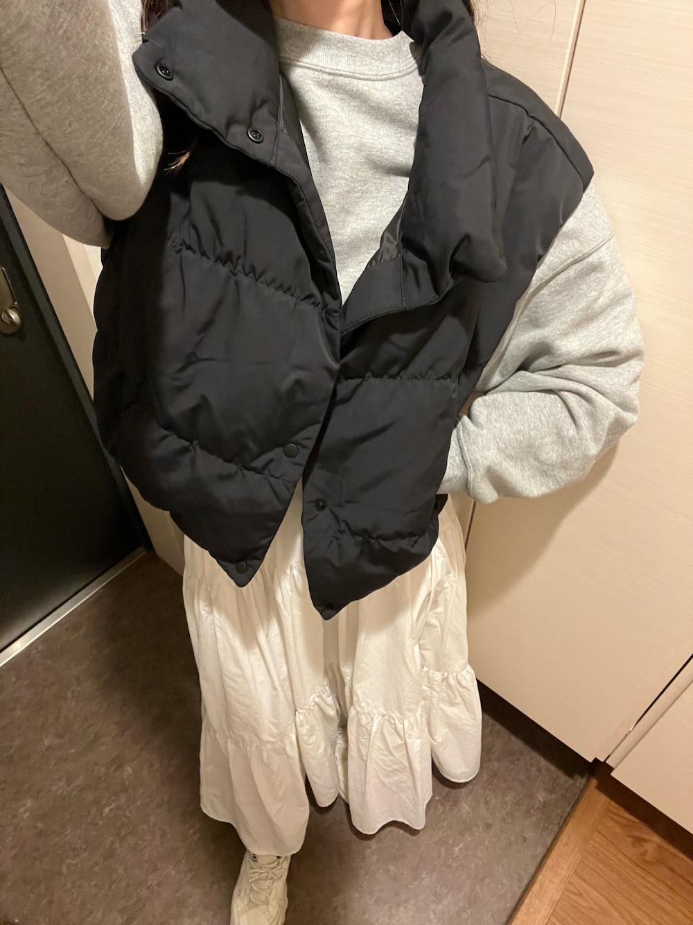 「シンプルコーデ、ユニクロ」｜「UNIQLOのアイテム（トップス、グレー系）」を使った、muuu95さん（レディース・153cm）の春コーディネートの1枚目の写真