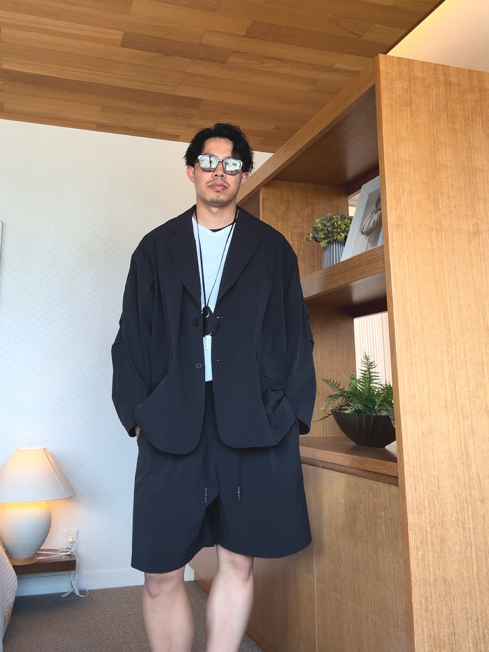 「大人カジュアル、今日のコーデ、モノトーンコーデ、メガネ男子、ワントーンコーデ、セットアップ、ブラック、お洒落さんとつながりたい、GU、UNIQLO、ユニクロ」｜「FAKIE STANCEのアイテム（テーラードジャケット、ブラック系）」を使った、おしゃれ交番さん（骨格ストレート・メンズ・169cm）の夏コーディネートの1枚目の写真