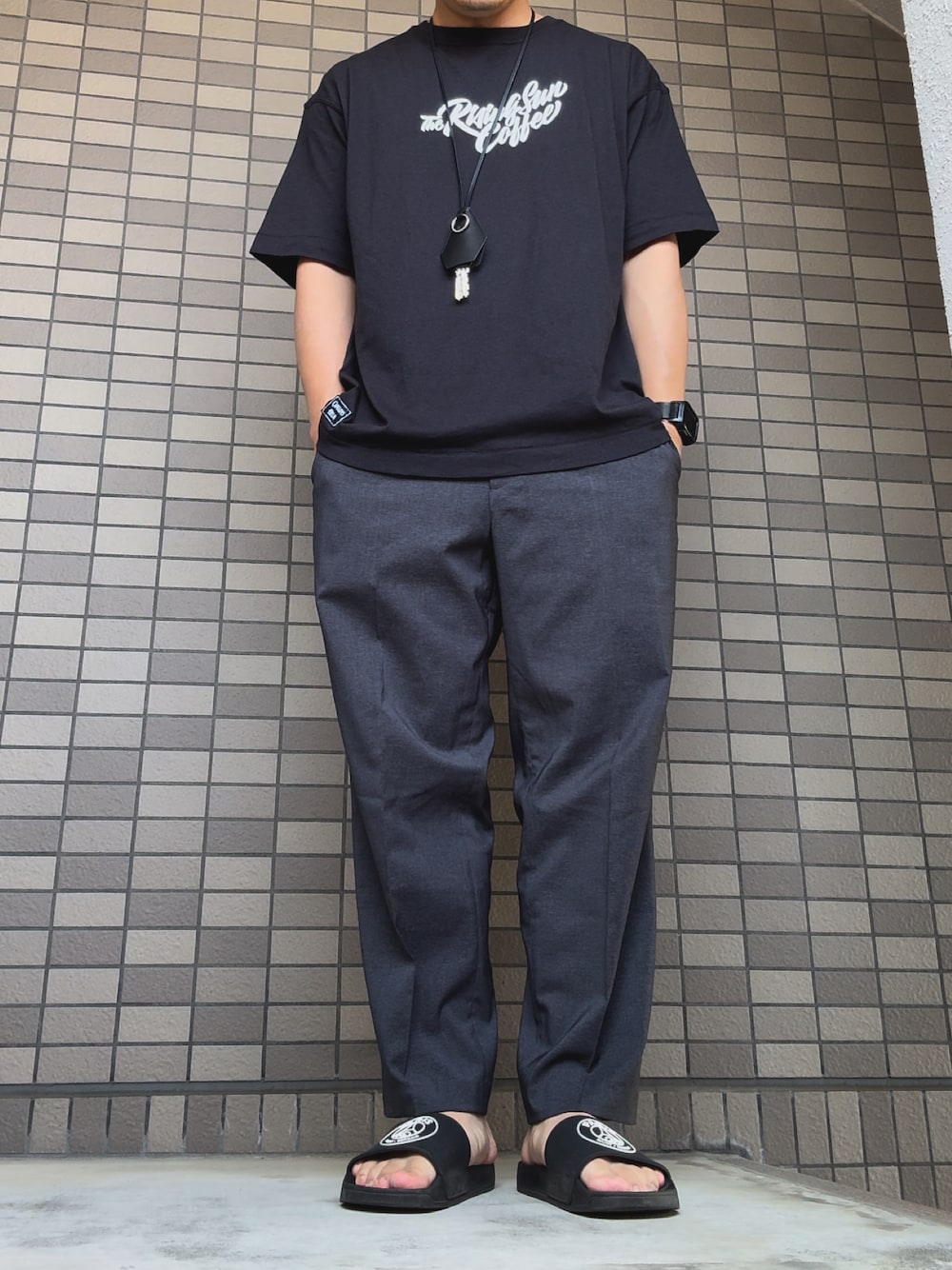 「きれいめカジュアル、プチプラ、夏だ！Tシャツ着よう！、シンプルスタイル、ゆるコーデ、大人カジュアル、シンプル、カジュアル、サンダル、ワントーンコーデ、40代ファッション、UNIQLO、GU」｜「UNIQLOのアイテム（セットアップ、グレー系）」を使った、おしゃれ交番さん（骨格ストレート・メンズ・169cm）の夏コーディネートの1枚目の写真