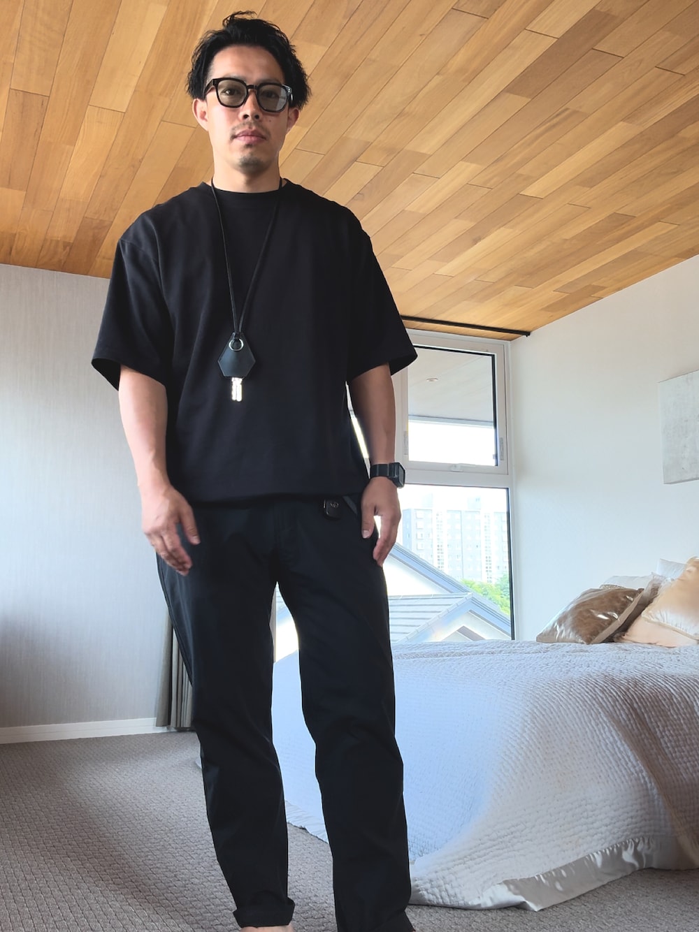 「プチプラ、きれいめカジュアル、夏コーデ、今日のコーデ、リラックススタイル、おしゃれさんと繋がりたい、メガネ男子、低身長コーデ、モノトーンコーデ、ラフ、ユニクロ、UNIQLO、GU」｜「Gramicciの『別注』『撥水』GRAMICCI　SOLOTEX STRETCH PANTS（その他パンツ、ブラック系）」を使った、おしゃれ交番さん（骨格ストレート・メンズ・169cm）の夏コーディネートの1枚目の写真