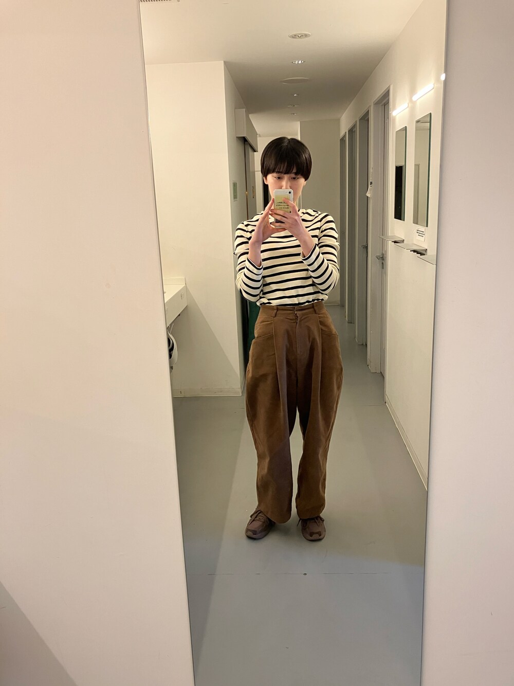 「JIL SANDERのアイテム（シャツ/ブラウス、ホワイト系）」を使った、sさん（レディース・165cm）の冬コーディネートの1枚目の写真