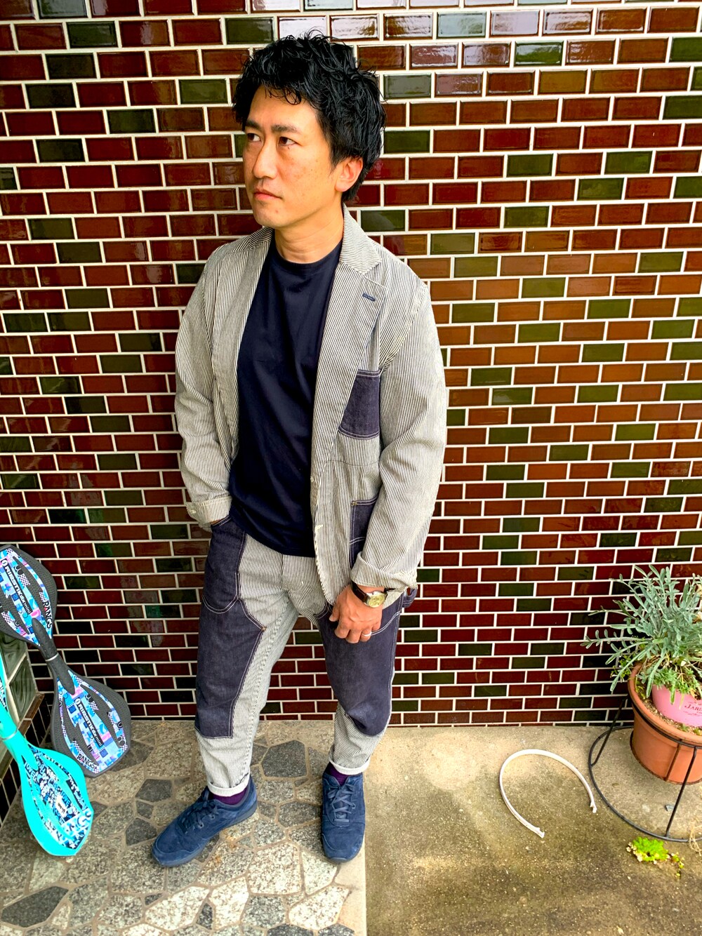 デニムパンツを使った「COMME des GARCONS HOMME DEUX」の人気